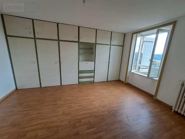 Immeuble a vendre Saint-Flour 15100 Cantal 261 m2  147340 euros