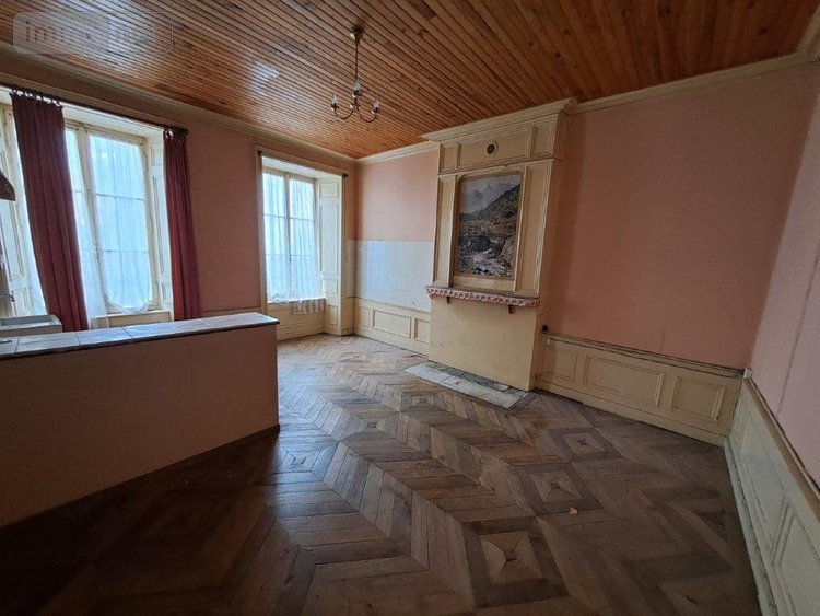 Fonds et murs commerciaux a vendre Allanche 15160 Cantal 500 m2  74500 euros