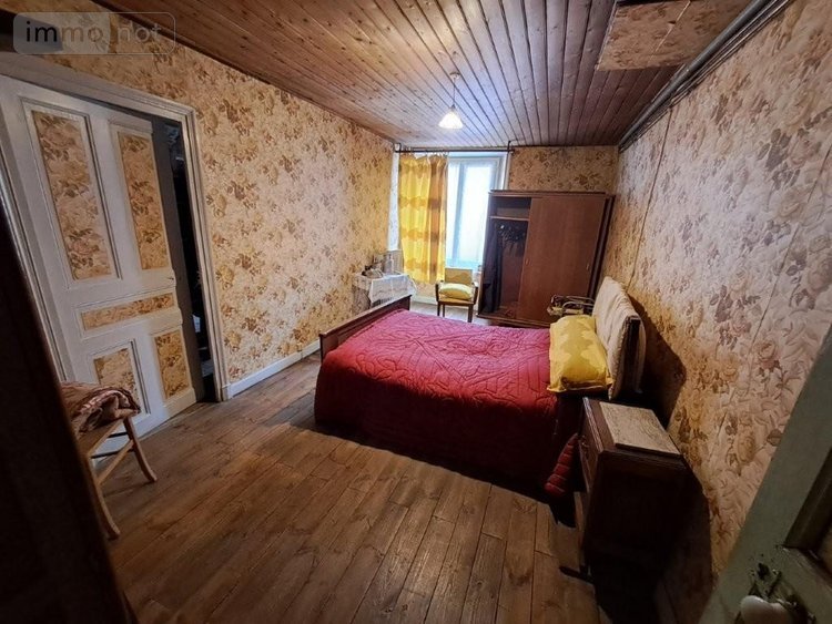 Fonds et murs commerciaux a vendre Saint-Flour 15100 Cantal 224 m2  100700 euros