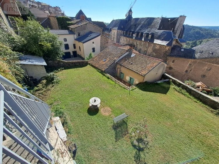 Immeuble a vendre Saint-Flour 15100 Cantal 190 m2  371000 euros