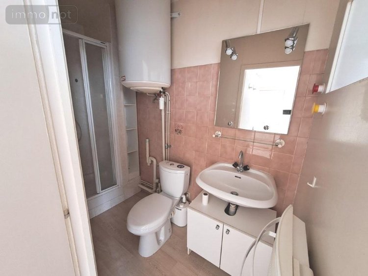 Fonds et murs commerciaux a vendre Saint-Flour 15100 Cantal 190 m2  371000 euros