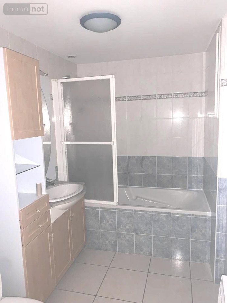 Fonds et murs commerciaux a vendre Saint-Flour 15100 Cantal 190 m2  371000 euros