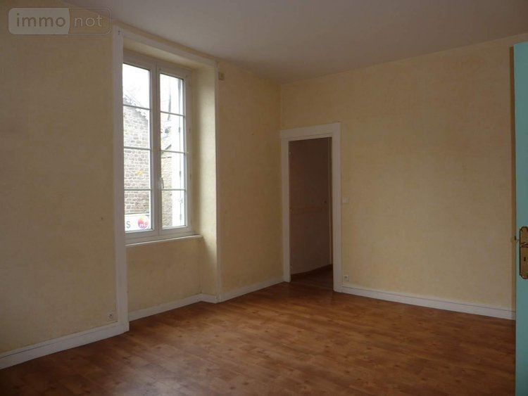 Location fonds et murs commerciaux Dinan 22100 Côtes-d'Armor 480 m2  2700 euros