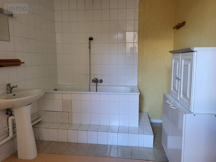 Immeuble a vendre La Souterraine 23300 Creuse 124 m2  101650 euros