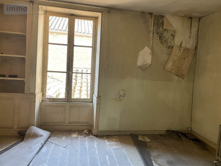 Immeuble a vendre Javerlhac et la Chapelle Saint Robert 24300 Dordogne 306 m2  203300 euros