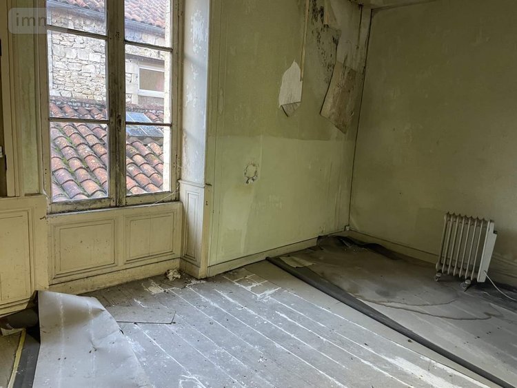 Immeuble a vendre Javerlhac et la Chapelle Saint Robert 24300 Dordogne 306 m2  203300 euros