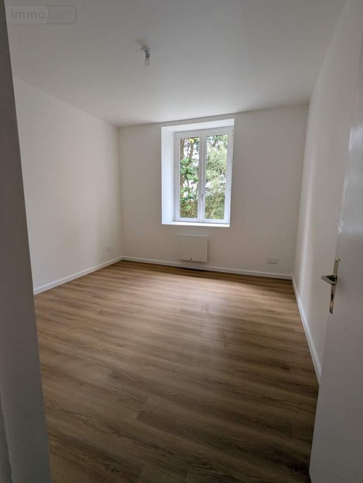 Immeuble a vendre Kerlaz 29100 Finistère 830 m2  1575000 euros