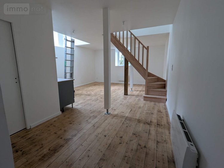 Immeuble a vendre Kerlaz 29100 Finistère 830 m2  1575000 euros