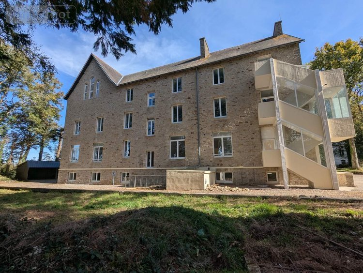 Immeuble a vendre Kerlaz 29100 Finistère 830 m2  1575000 euros
