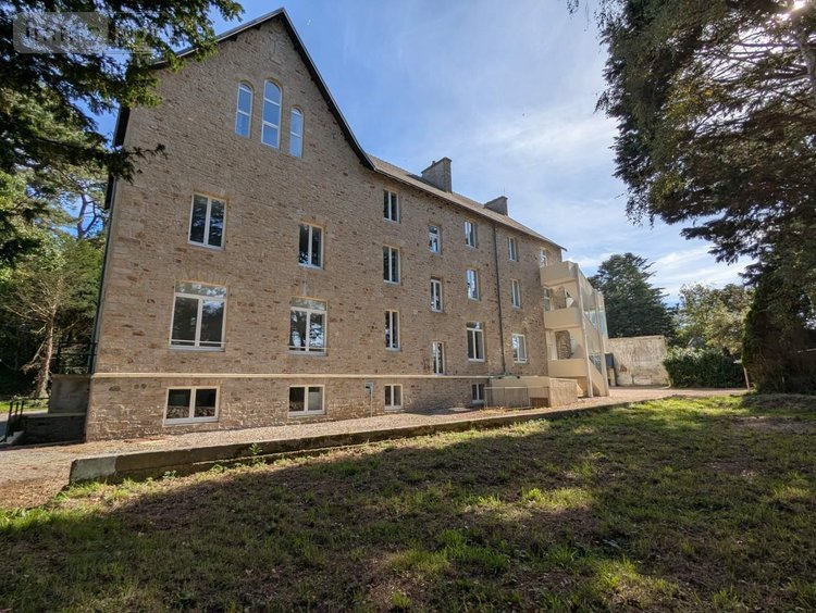 Immeuble a vendre Kerlaz 29100 Finistère 830 m2  1575000 euros