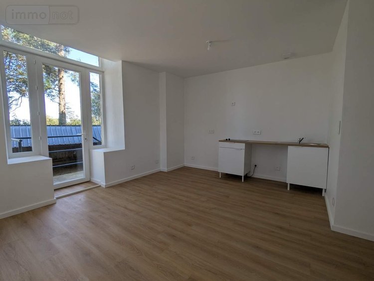 Immeuble a vendre Kerlaz 29100 Finistère 830 m2  1575000 euros