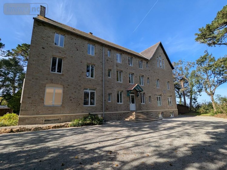 Immeuble a vendre Kerlaz 29100 Finistère 830 m2  1575000 euros