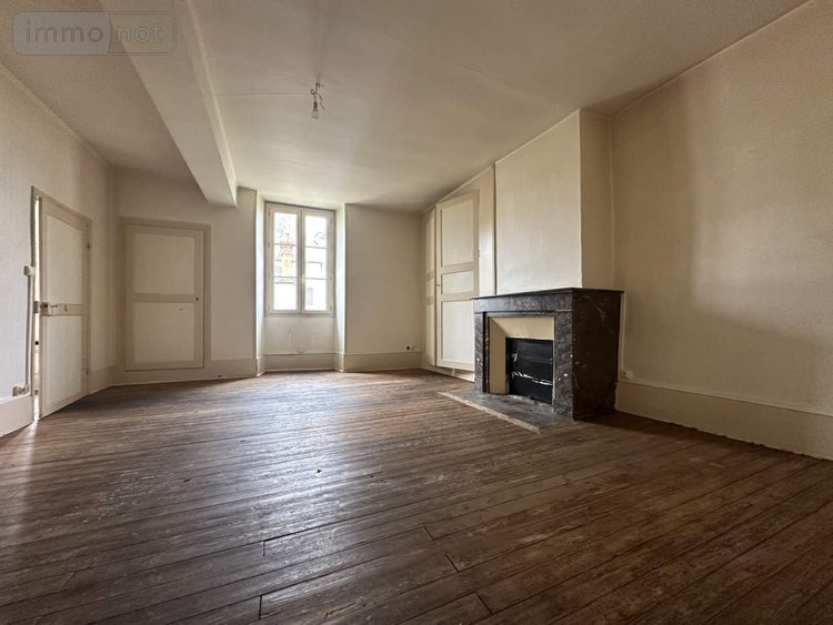 Immeuble a vendre Vernantes 49390 Maine-et-Loire 150 m2  105004 euros