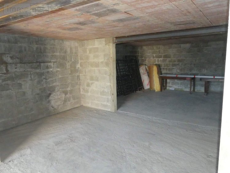 Garage et parking a vendre Longueville 50290 Manche 85 m2  79500 euros