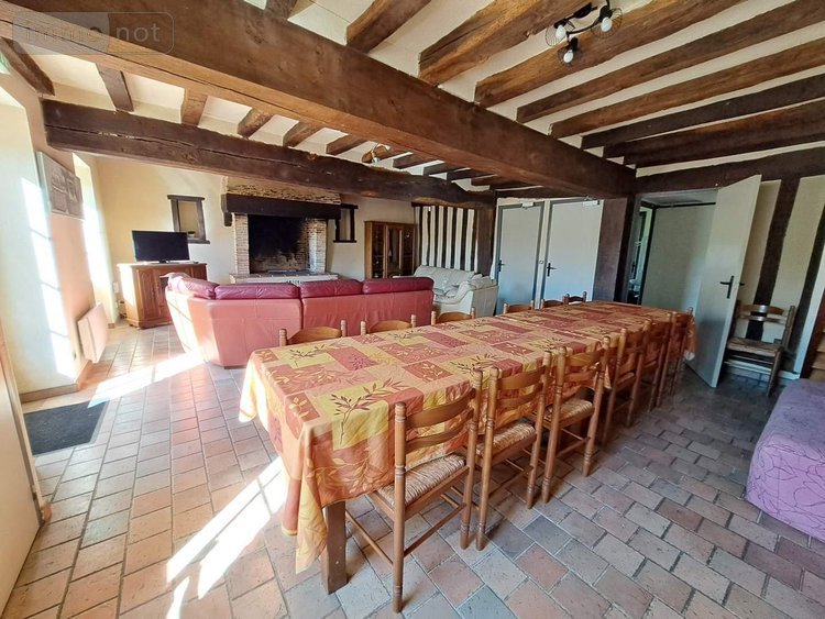 Fonds et murs commerciaux a vendre La Selle-Craonnaise 53800 Mayenne 733 m2  622800 euros