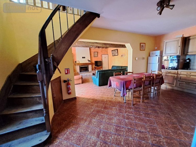 Fonds et murs commerciaux a vendre La Selle-Craonnaise 53800 Mayenne 733 m2  622800 euros