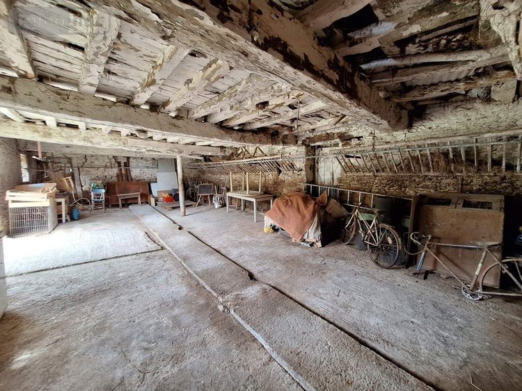 Bien agricole a vendre Ménéac 56490 Morbihan 100 m2  37200 euros