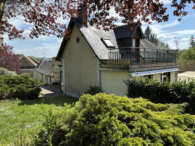 Maison a vendre Loir en Vallée 72340 Sarthe 260 m2  208400 euros