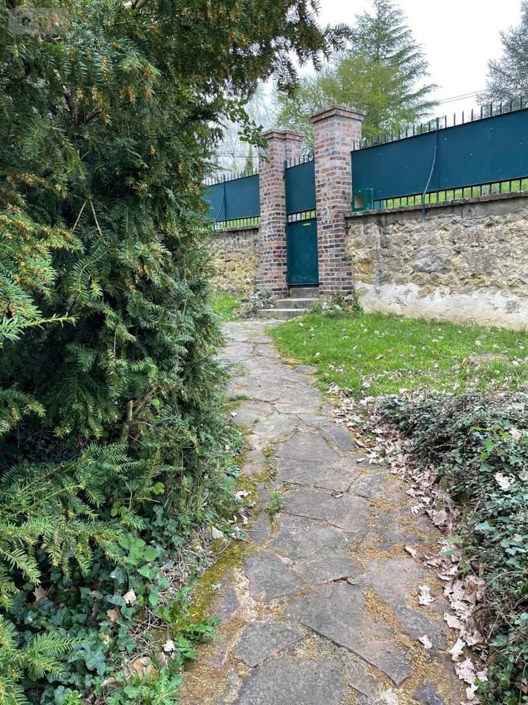 Maison a vendre Loir en Vallée 72340 Sarthe 260 m2  208400 euros