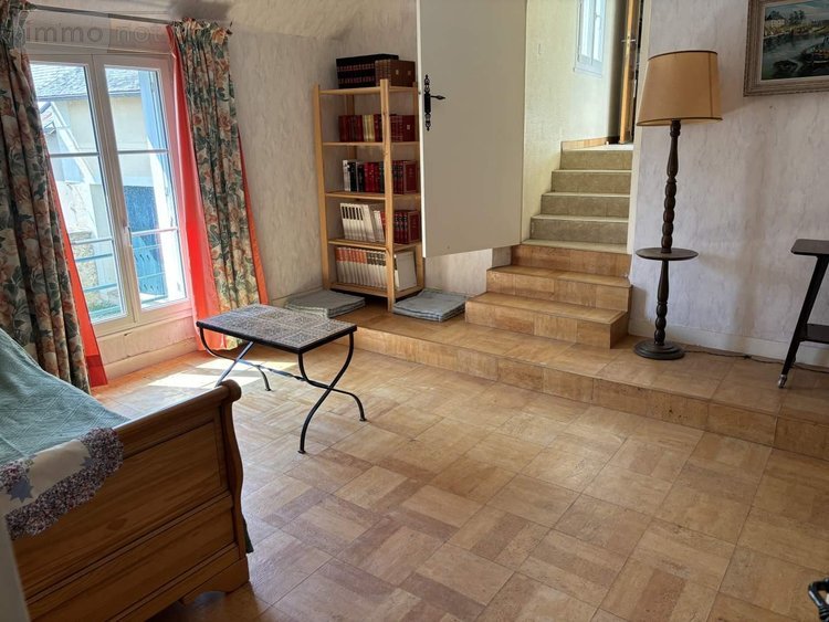Maison a vendre Loir en Vallée 72340 Sarthe 260 m2  208400 euros