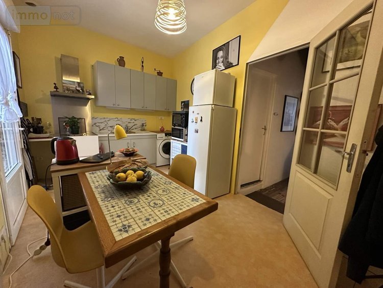 Fonds et murs commerciaux a vendre La Chartre-sur-le-Loir 72340 Sarthe 128 m2  231000 euros