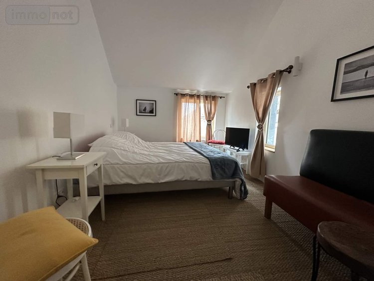 Fonds et murs commerciaux a vendre La Chartre-sur-le-Loir 72340 Sarthe 128 m2  231000 euros