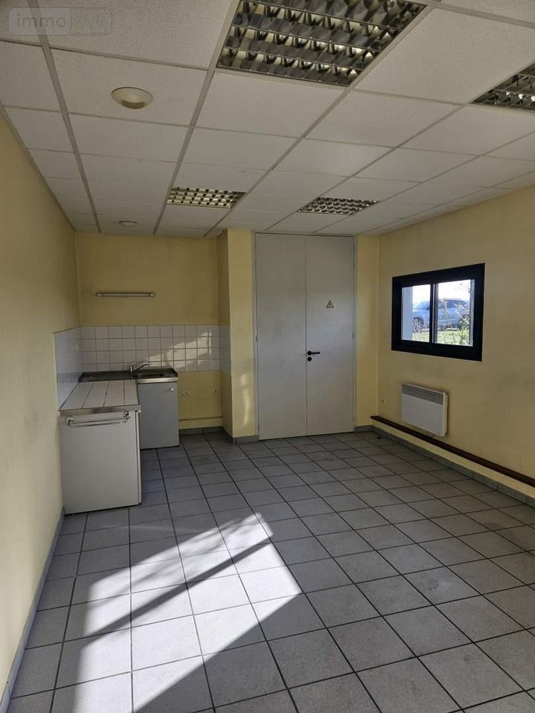 Location fonds et murs commerciaux Saint-Paterne-Racan 37370 Indre-et-Loire 1170 m2  5000 euros