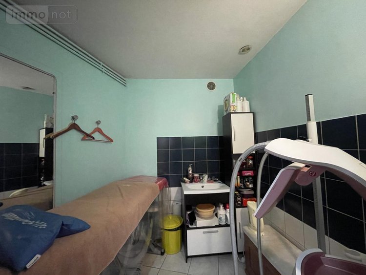 Fonds et murs commerciaux a vendre Lodève 34700 Hérault 68 m2  72080 euros