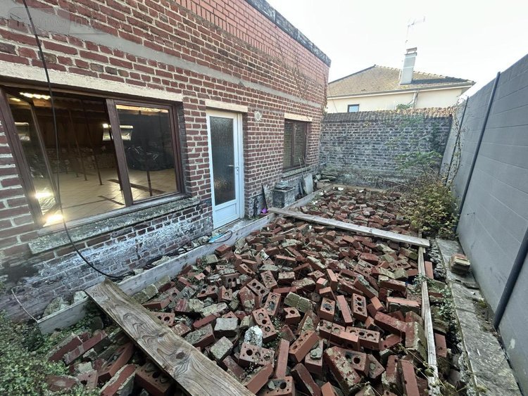 Fonds et murs commerciaux a vendre Cambrai 59400 Nord 134 m2  54800 euros