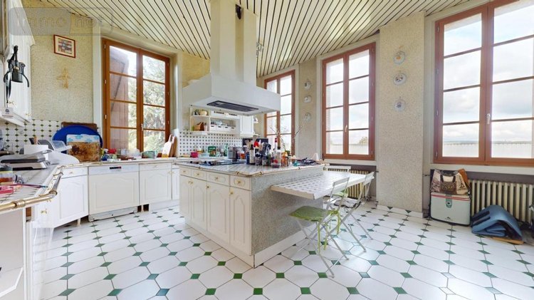 Fonds et murs commerciaux a vendre Serrières-de-Briord 01470 Ain 4187 m2  1860000 euros