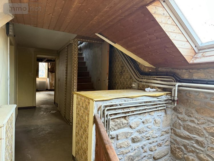 Immeuble a vendre Guingamp 22200 Côtes-d'Armor 700 m2  549920 euros