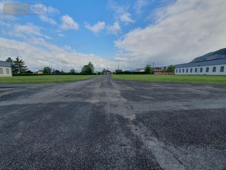Fonds et murs commerciaux a vendre Serrières-de-Briord 01470 Ain 4187 m2  1860000 euros