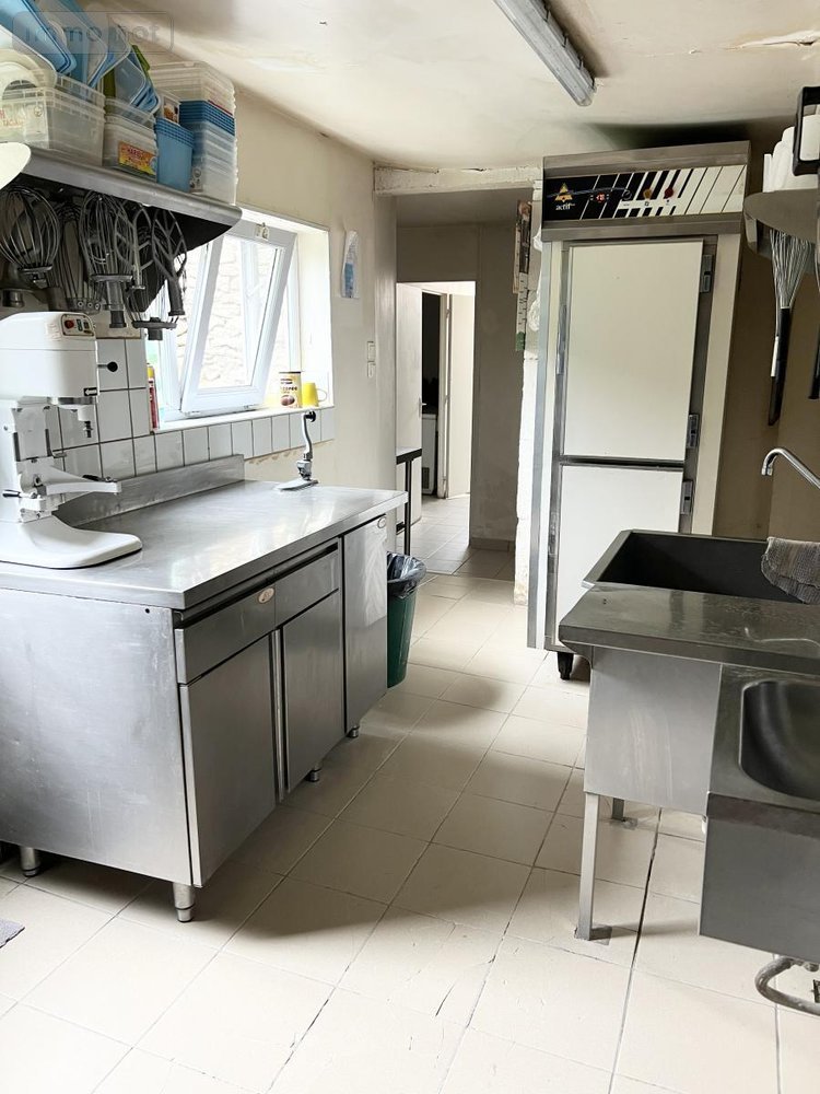 Fonds et murs commerciaux a vendre Oucques La Nouvelle 41290 Loir-et-Cher 205 m2  69960 euros