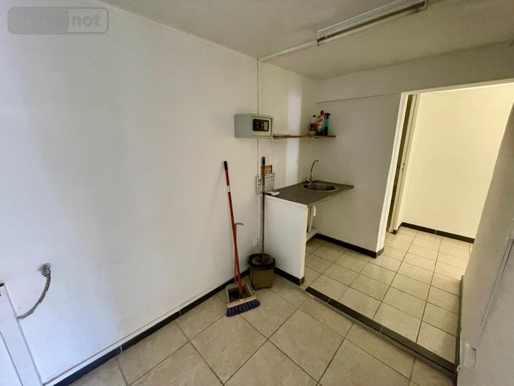 Fonds et murs commerciaux a vendre Saint-Denis 97400 Réunion 46 m2  192000 euros