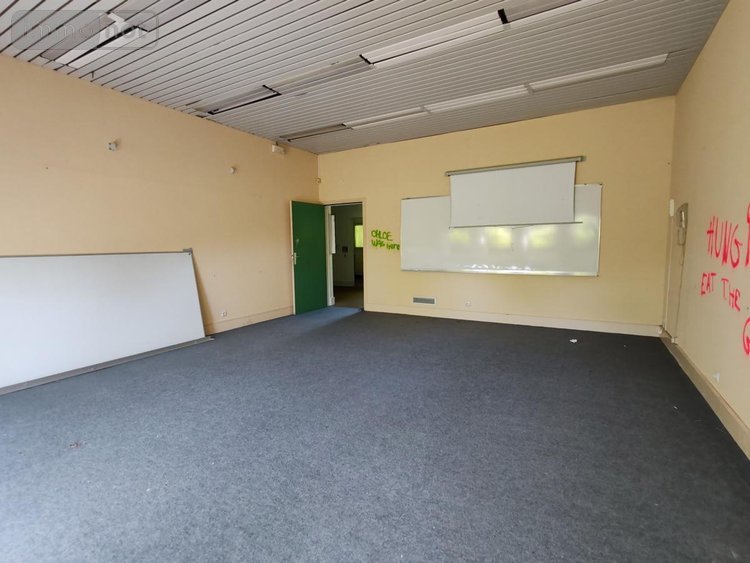 Immeuble a vendre Plounéour-Ménez 29410 Finistère 637 m2  255000 euros