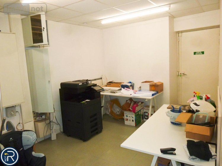 Location fonds et murs commerciaux Laval 53000 Mayenne 98 m2  800 euros
