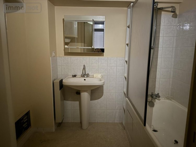 Immeuble a vendre Guingamp 22200 Côtes-d'Armor 700 m2  549920 euros