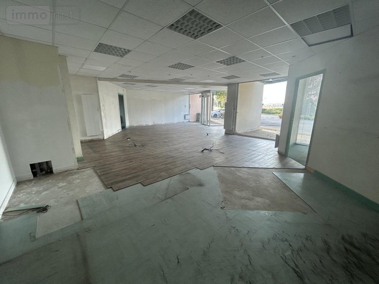 Fonds et murs commerciaux a vendre Hillion 22120 Côtes-d'Armor 130 m2  275600 euros
