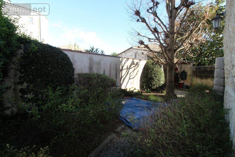 Maison a vendre Saintes 17100 Charente-Maritime 199 m2 5 pièces 262300 euros