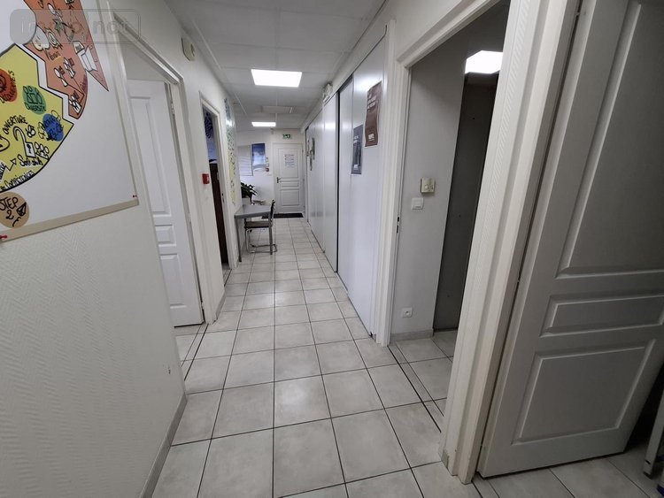 Fonds et murs commerciaux a vendre Saintes 17100 Charente-Maritime 249 m2  355000 euros