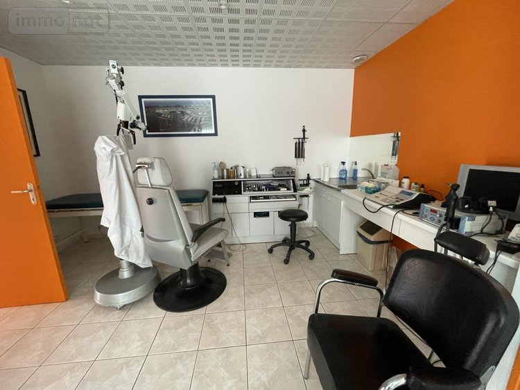 Fonds et murs commerciaux a vendre Paimpol 22500 Côtes-d'Armor 50 m2  384750 euros