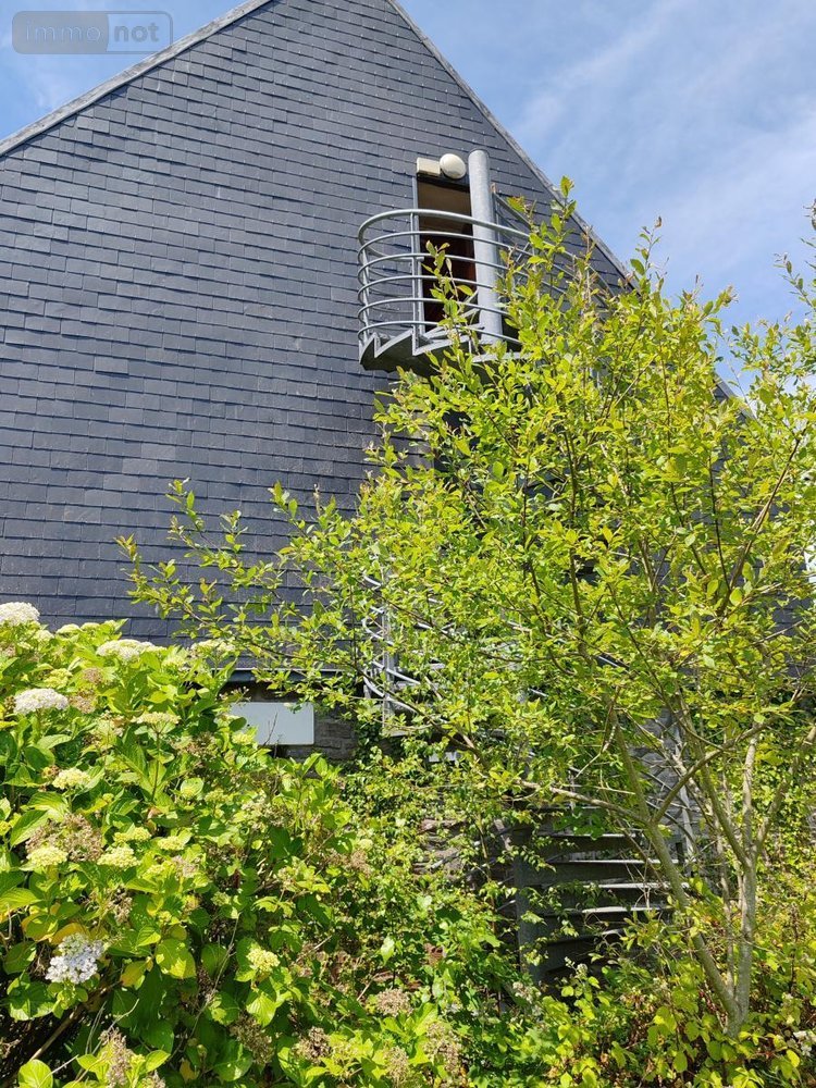 Immeuble a vendre Plounéour-Ménez 29410 Finistère 150 m2  79050 euros