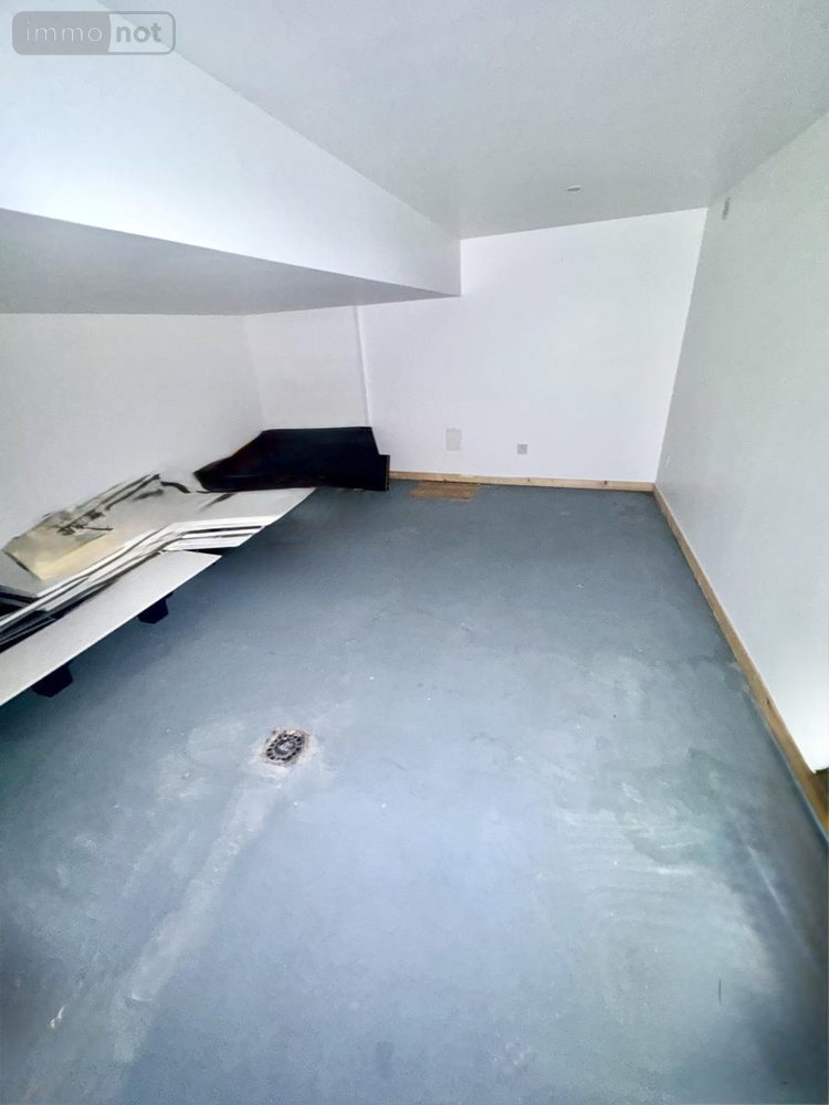 Location fonds et murs commerciaux Saint-Chély-d'Apcher 48200 Lozère 86 m2  660 euros