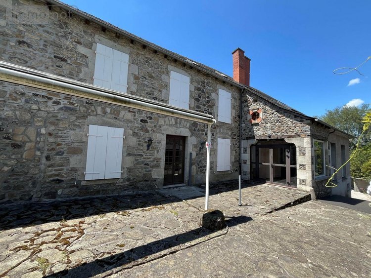 Maison a vendre Saignes 15240 Cantal 562 m2 17 pièces 238500 euros