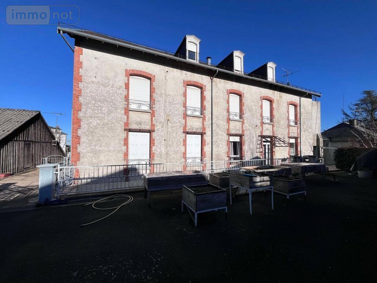 Immeuble a vendre Mauriac 15200 Cantal 824 m2  455800 euros