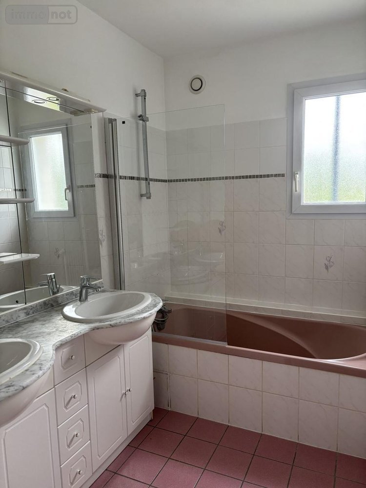Location maison Châteaugiron 35410 Ille-et-Vilaine 107 m2 6 pièces 1200 euros