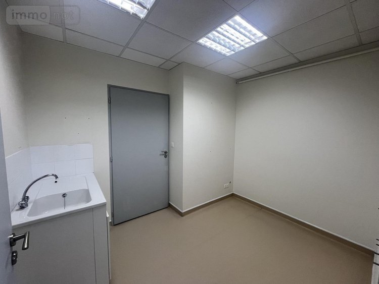 Location fonds et murs commerciaux Ambérieu-en-Bugey 01500 Ain 130 m2  2000 euros