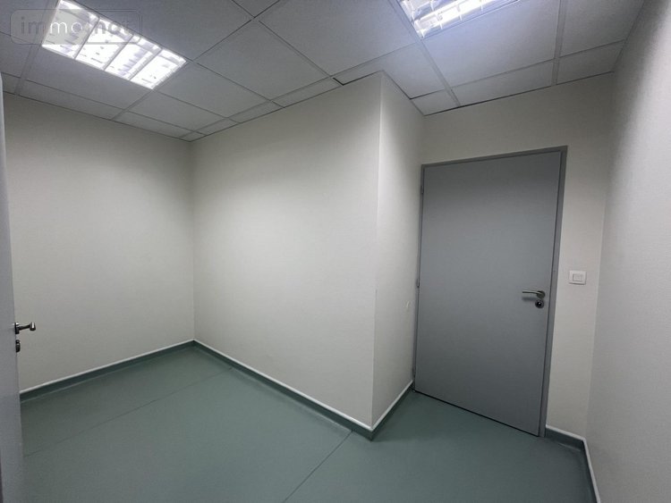 Location fonds et murs commerciaux Ambérieu-en-Bugey 01500 Ain 130 m2  2000 euros