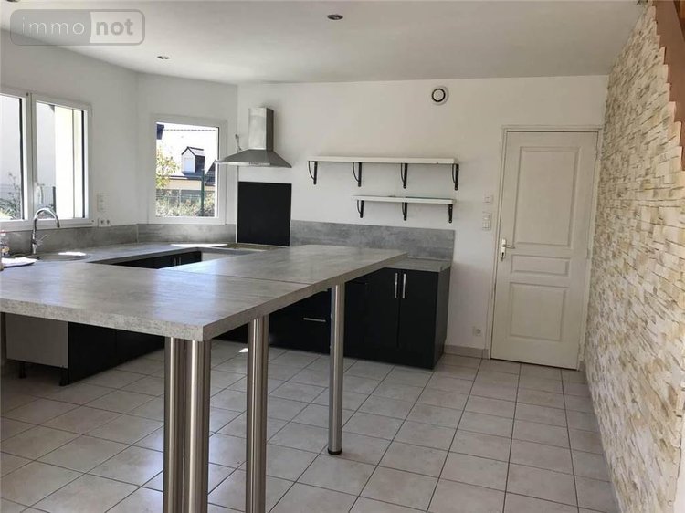 Location maison Châteaugiron 35410 Ille-et-Vilaine 130 m2 7 pièces 1275 euros