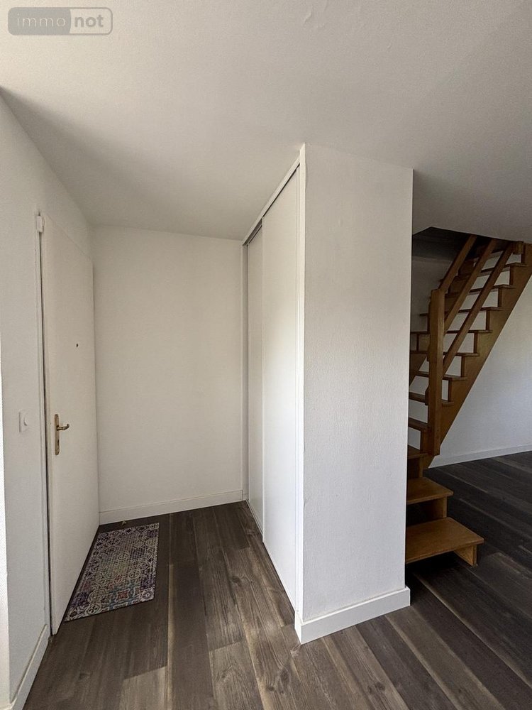 Location appartement Vern-sur-Seiche 35770 Ille-et-Vilaine 63 m2 2 pièces 740 euros